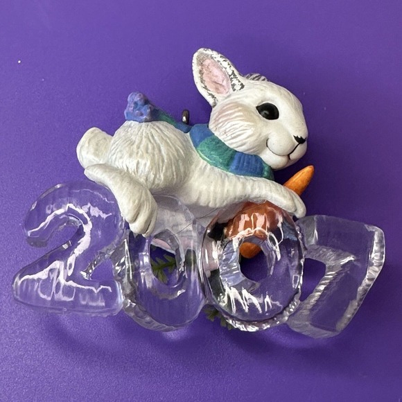 Hallmark Cool Decade 2007 Bunny Rabbit Polar Animal Figurines Dated Discontinued - Picture 1 of 4